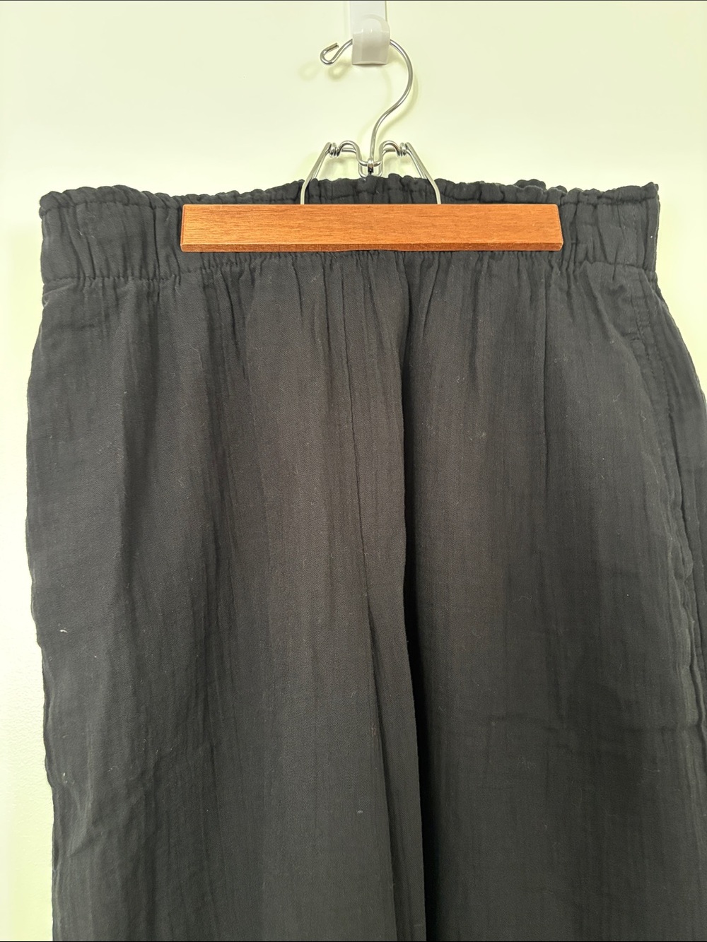 Women's Black Elastic-Waist pants